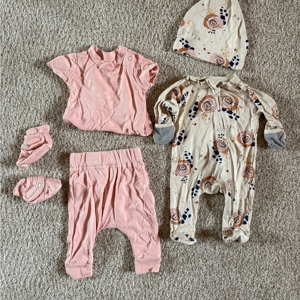 Goumi newborn baby girl clothing set